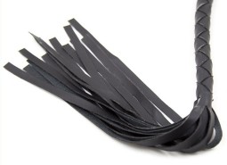 imports Fouet Singli 120cm Noir Ce fouet est un accessoire conçu avec une longueur de 120cm. Il est parfait pour mener un jeu de
